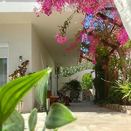 Marilen Appartement Livadia  Buitenkant foto